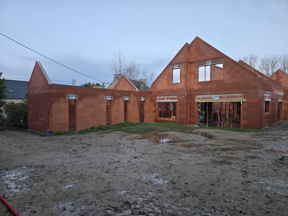 Réalisation d' une maison en brique BGV  thermo sur la commune d'Erquy